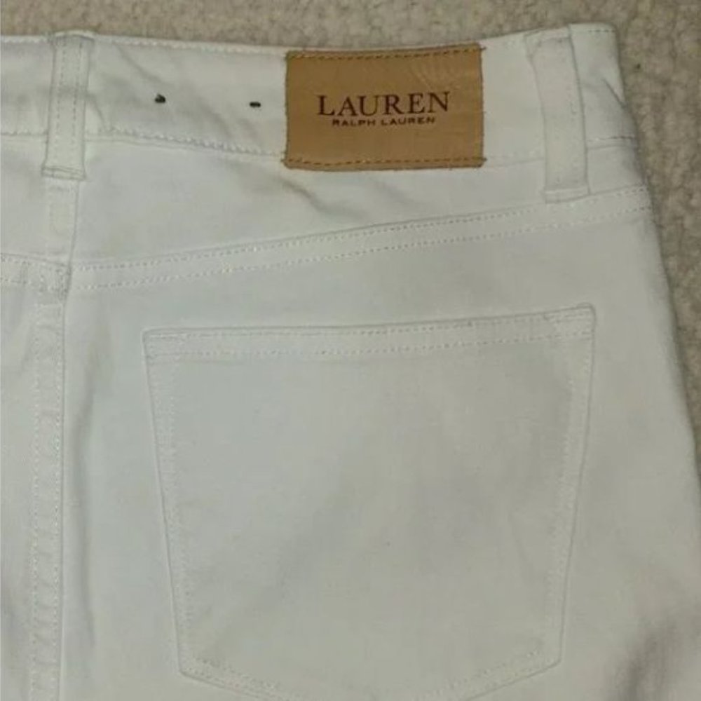 Lauren-Ralph Lauren Ladie's white denim Jeans in size 4 , 29" Waist - Picture 2 of 8